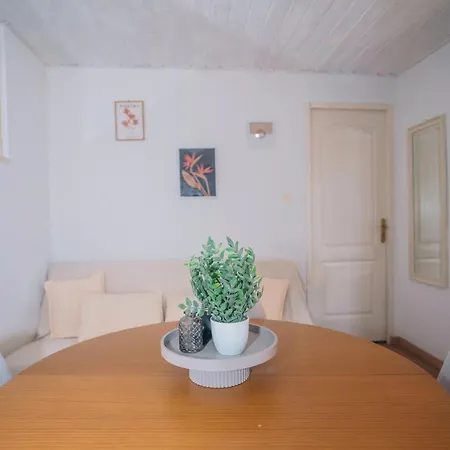 Et A Apartment *