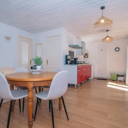Et A Apartment *